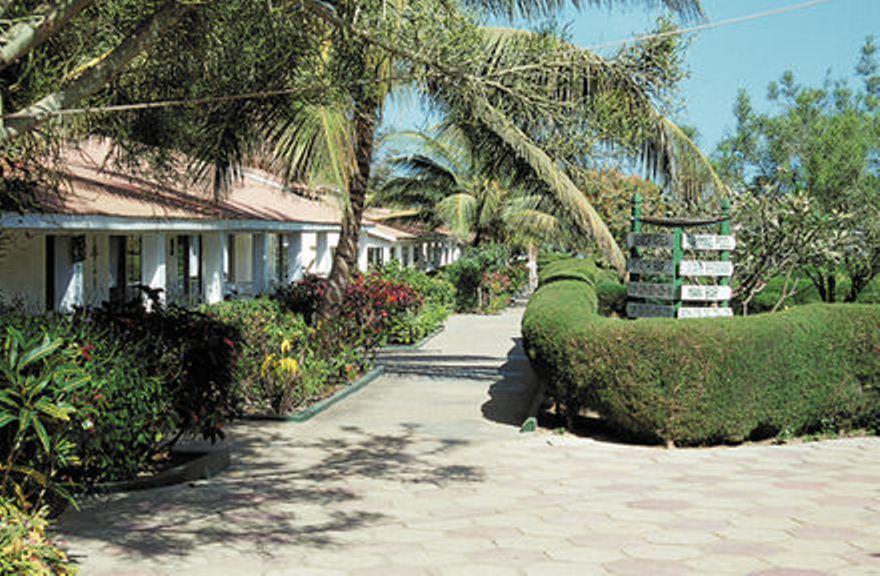 Holiday Beach Club Kololi Exterior photo