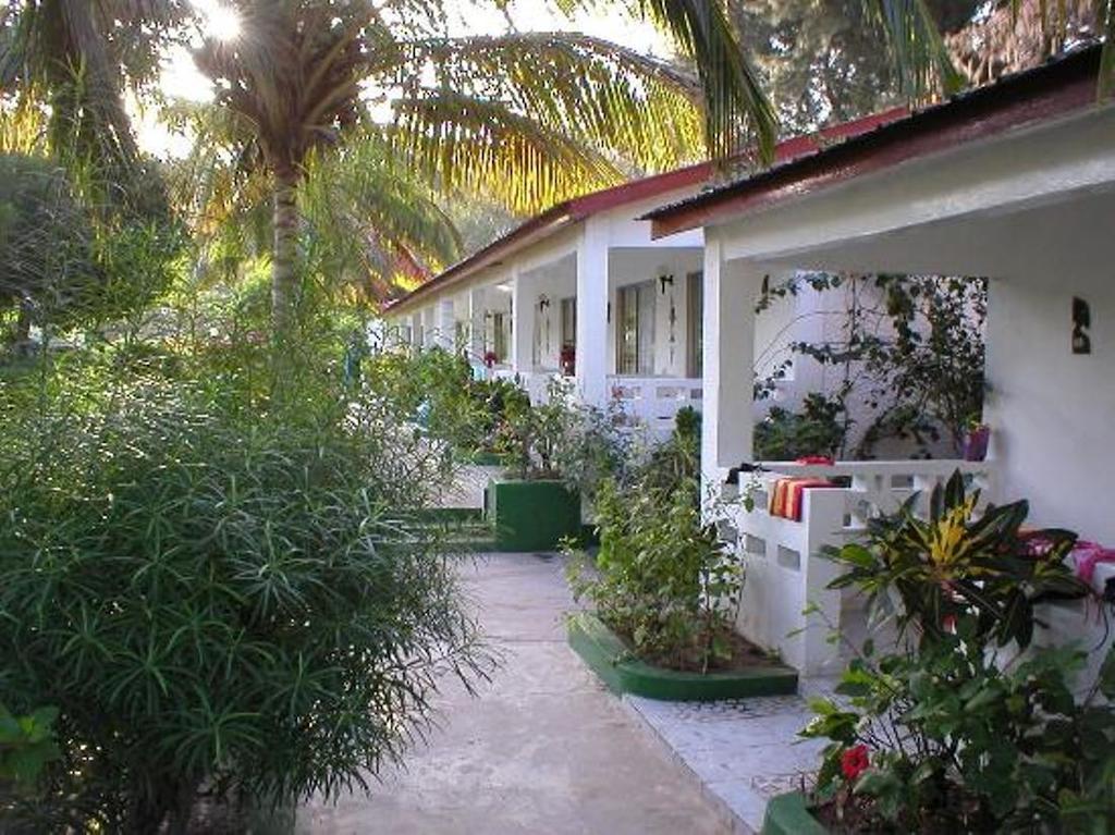 Holiday Beach Club Kololi Exterior photo