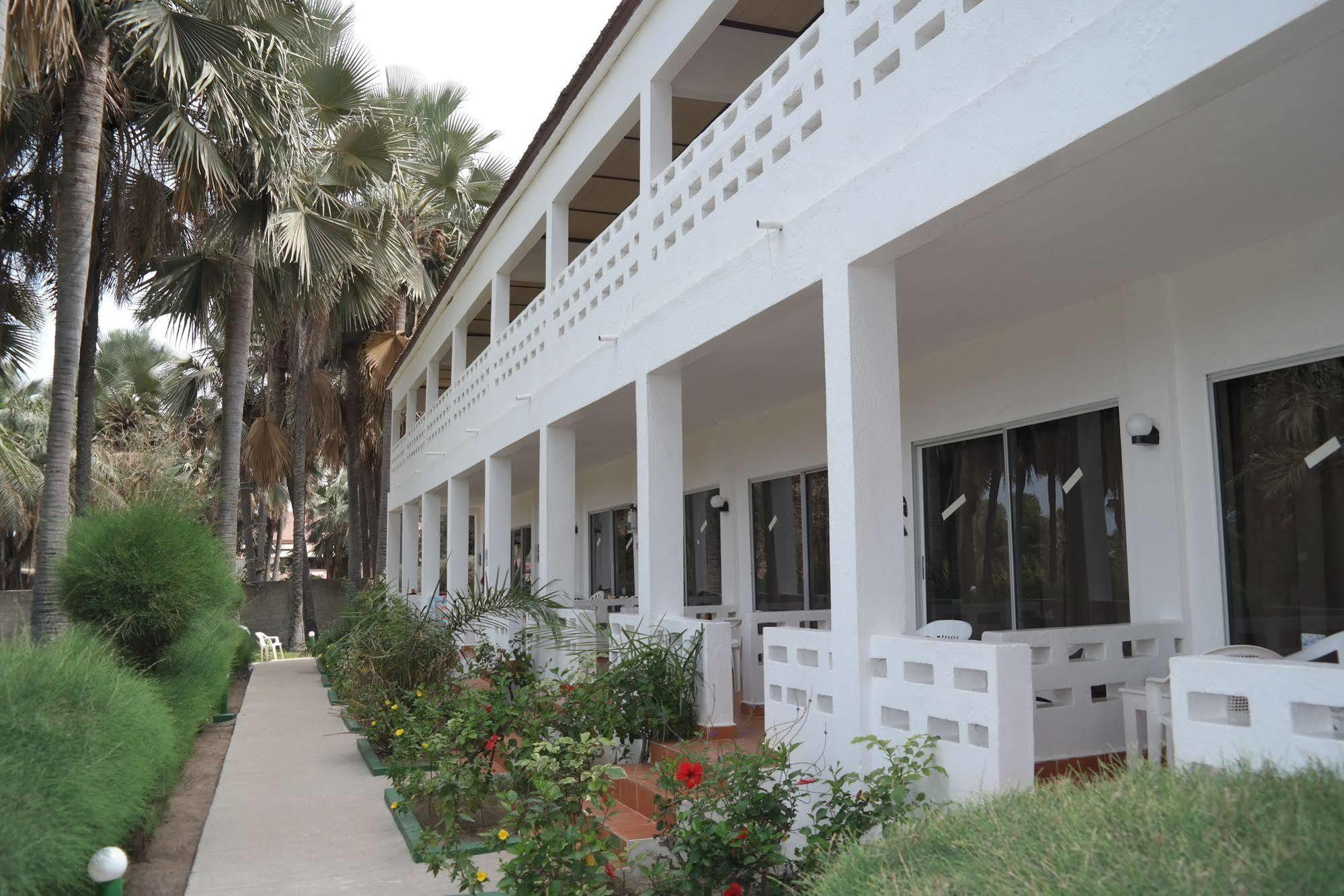 Holiday Beach Club Kololi Exterior photo